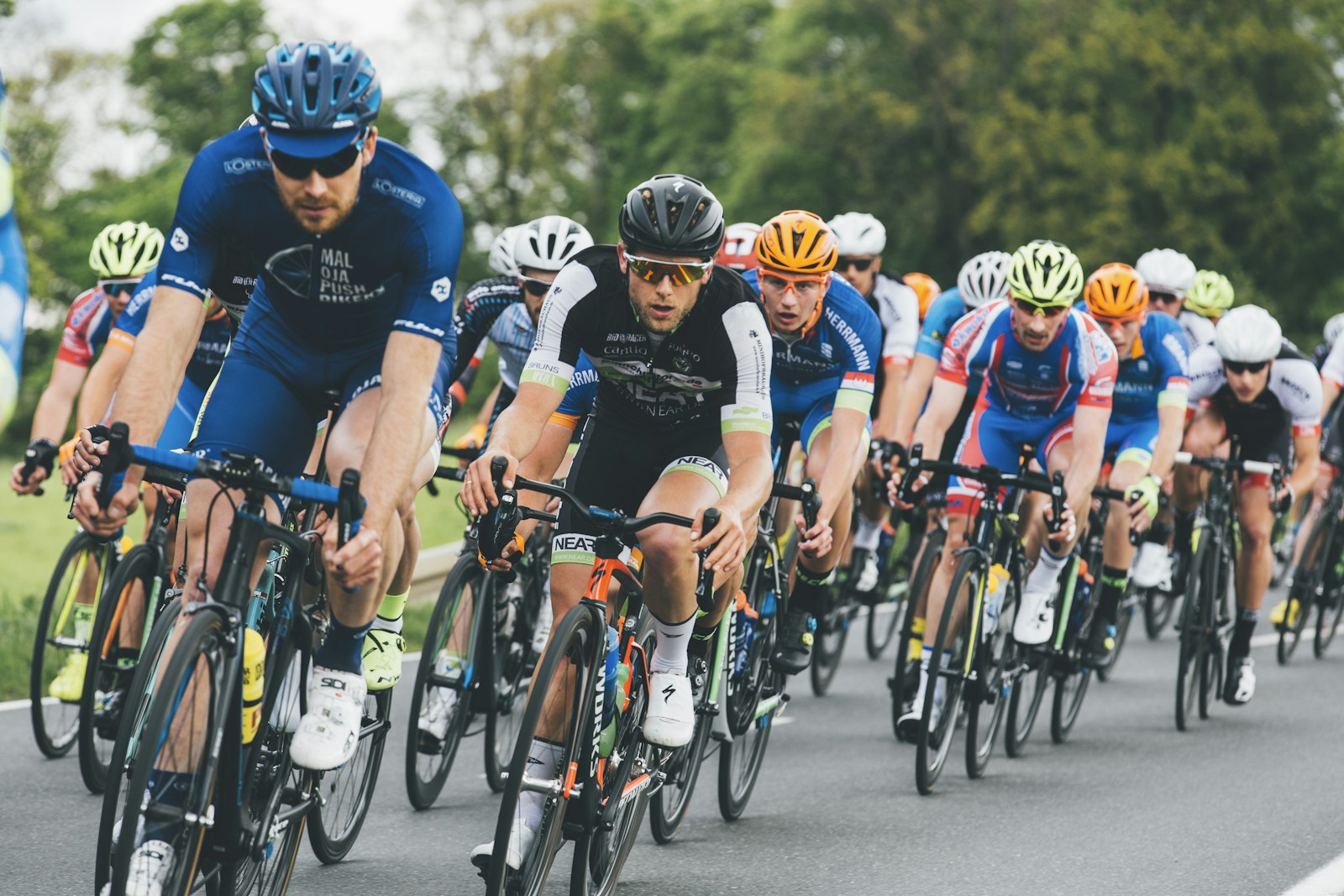98C彩票版 · 跑道 · 速度感